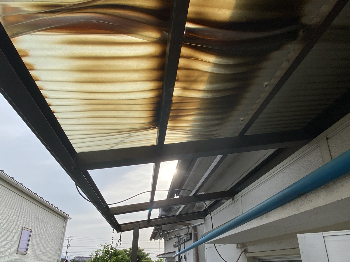 高松市K様/ポリカ波板屋根交換施工前